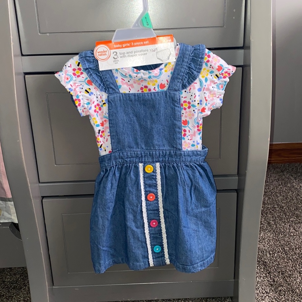 Baby girl dress new with tags 6 to 9 months!